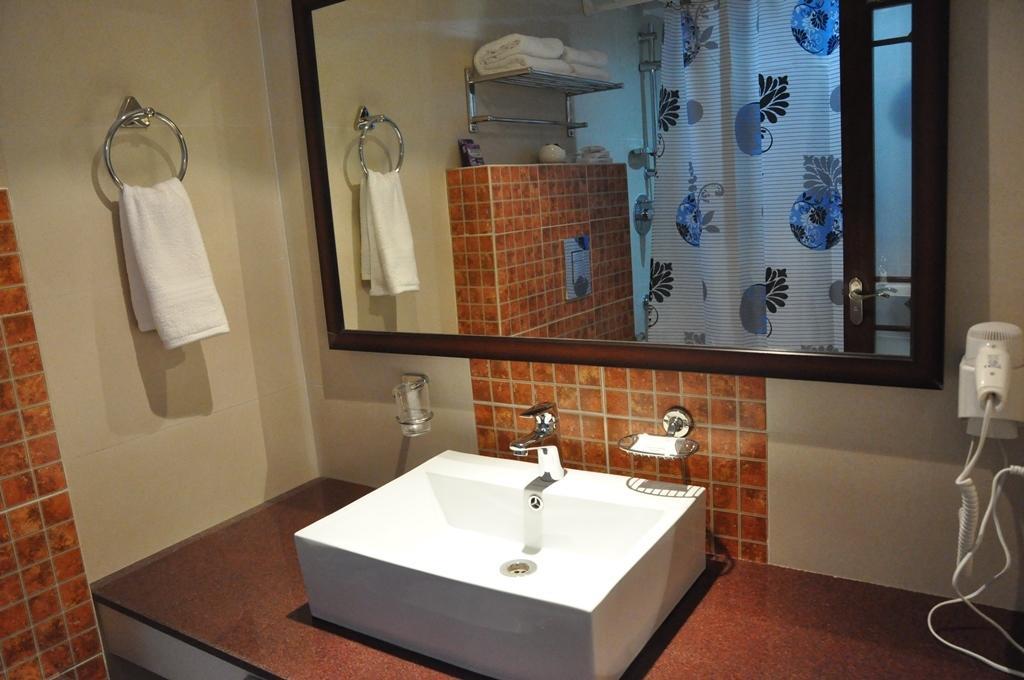 Silk Route Otel Guwahati Dış mekan fotoğraf