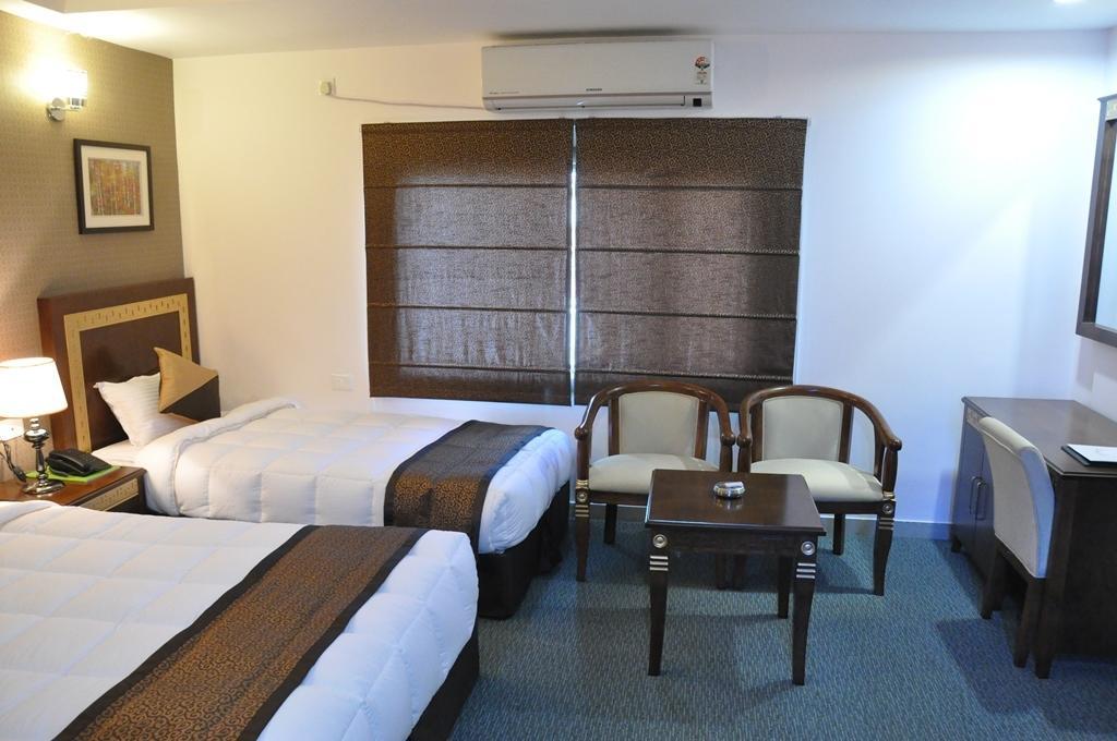 Silk Route Otel Guwahati Dış mekan fotoğraf
