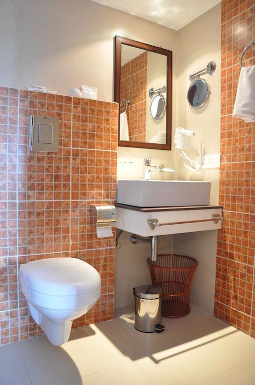 Silk Route Otel Guwahati Dış mekan fotoğraf