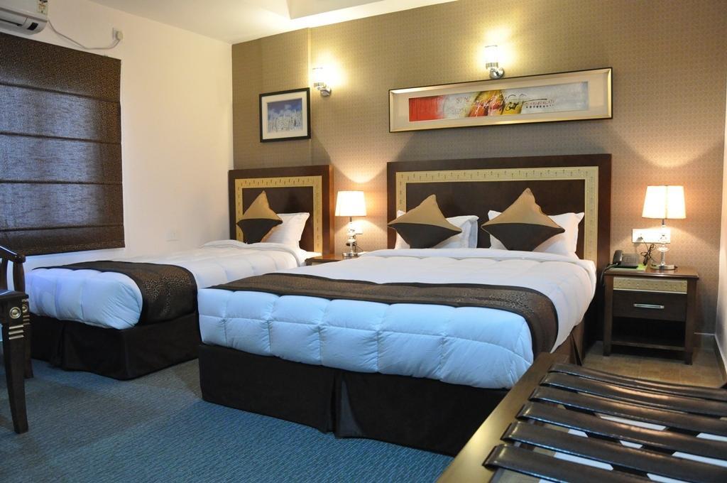 Silk Route Otel Guwahati Dış mekan fotoğraf