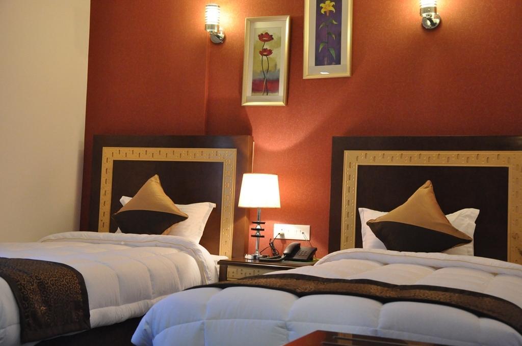 Silk Route Otel Guwahati Oda fotoğraf