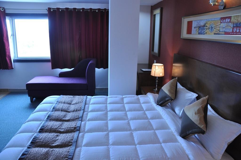 Silk Route Otel Guwahati Oda fotoğraf